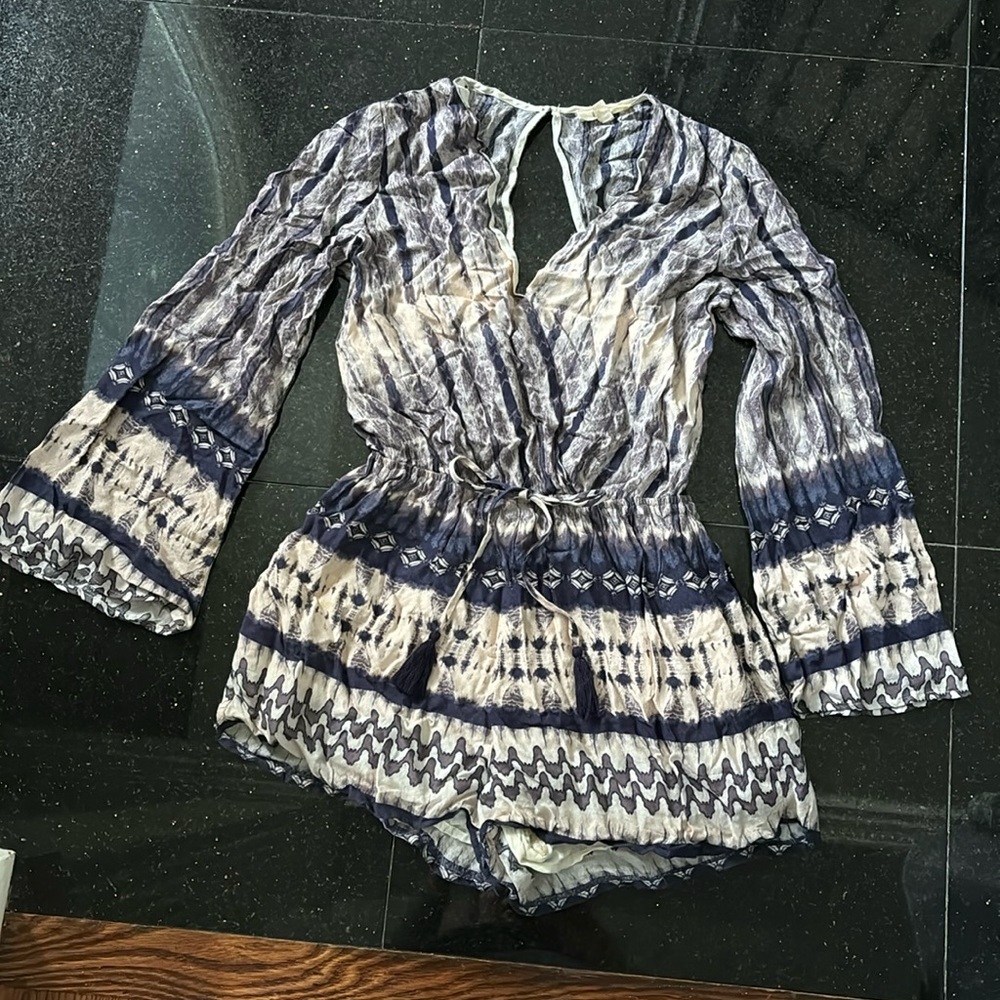Open back romper belle sleeve size small